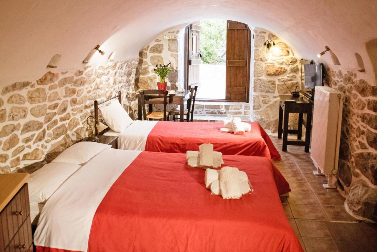 Guesthouse Toxotis Pírgos Dhiroú Esterno foto